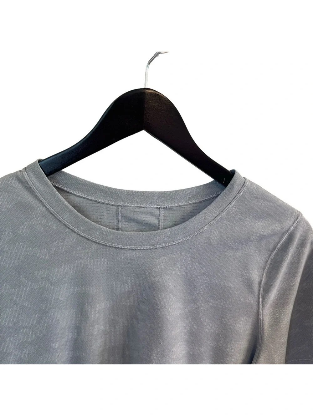 Lululemon Women's Silver Drop Alpine White  Camo Short Sleeve T-Shirt